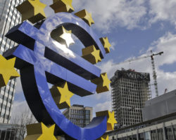 Crescimento da economia da zona euro abranda para 3,5% em 2022