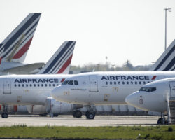 Metade dos voos cancelados em Paris-Orly devido a greve não programada