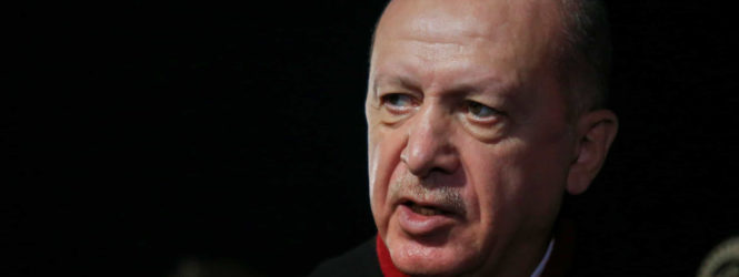 Resposta lenta ao terramoto na Turquia? Erdogan critica "provocadores"