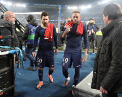 Messi e Neymar cumprimentam adeptos do PSG e ‘viram’ notícia em França
