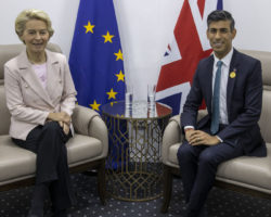 UE e Reino Unido acordam continuar negociações sobre Irlanda do Norte