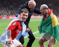 Keane ‘avisa’ Ten Hag após dança em Wembley: "Devias despedir-te…"