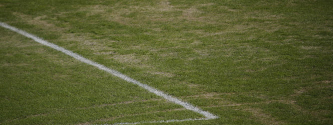 Abatimento de campo sintético deixa 350 futebolistas sem poder treinar
