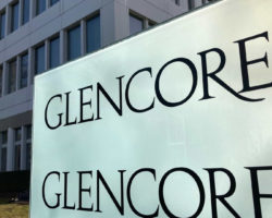 Glencore condenada a pagar 659 milhões nos EUA depois de admitir subornos