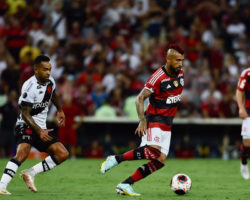 Vítor Pereira com vida muito difícil. Flamengo perde dérbi com o Vasco