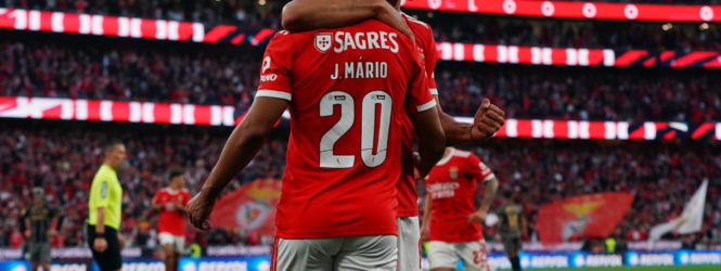 Benfica transforma a Luz num ‘salão de festas’ e vê o título mais perto