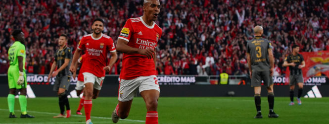 Novo bis pelo Benfica conduz João Mário a marca redonda na carreira