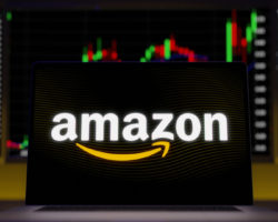 Regulador dos EUA processa Amazon por "manter ilegalmente" monopólio