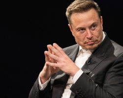 Elon Musk levou pistola de 200 anos para sessão de ‘Cyberpunk 2077’