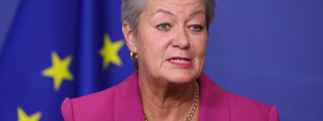Repatriamento de imigrantes de "risco"? Comissão Europeia convoca reunião