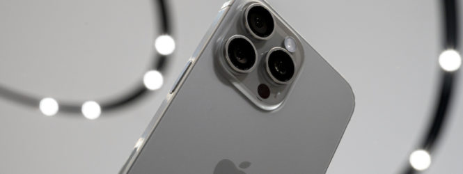 Apple está a desenvolver dois iPhones com ecrãs dobráveis