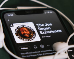 Spotify fecha novo tratado com Joe Rogan medido em 232 milhões de euros