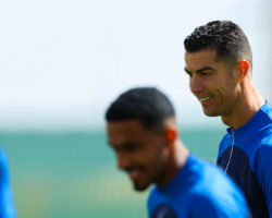 Sorriso de Cristiano Ronaldo em destaque no treino do Al Nassr