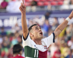 Portugal sofre mas vence Omã e está nos ‘quartos’ do Mundial