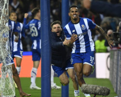 Galeno brilha no FC Porto-Arsenal e ‘corre’ por dois prémios na Champions