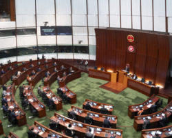 Justiça de Hong Kong condena 12 pessoas por invasão do parlamento em 2019