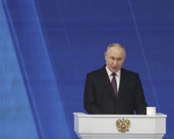 Putin diz que mulheres russas servem pátria "com dignidade" no conflito