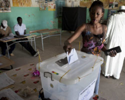 Candidato no Senegal retira-se e apela ao voto em candidato antissistema