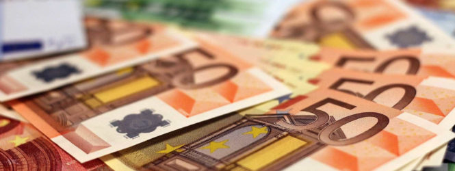 Euro segue supra de 1,08 dólares com ligeira desvalorização