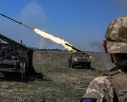 Mais de uma dezena de mortos em ataques ucranianos e russos