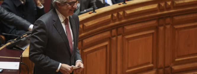Aguiar-Branco anuncia recandidatura à presidência da Plenário
