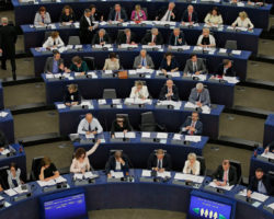 PE aprova solução contra ingerência estrangeira e pede transparência