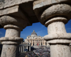 Vaticano. Secretário visitante Vietname em seguida 50 anos de relações rompidas