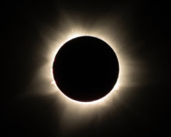 É dia de eclipse solar totalidade na América do Setentrião. Eis porquê ver o maravilha
