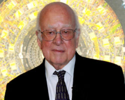 Morreu Peter Higgs, Nobel da Física que descobriu ‘Partícula de Deus’