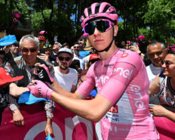 Giro: Tadej Pogacar feliz com arranque "quase perfeito" na estreia