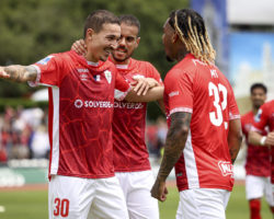 Santa Clara festeja a subida à I Liga com vitória em Mafra