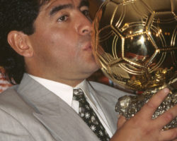 Globo de Ouro de Maradona do Mundial’1986 vai a leilão por "milhões"